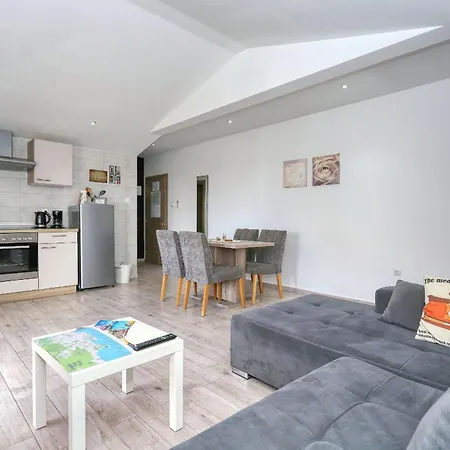 アパート Natali ザダル