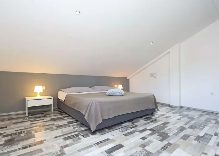 アパート Natali ザダル