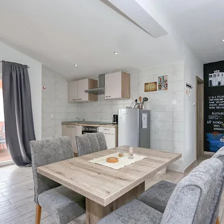 Apartmani Natali *